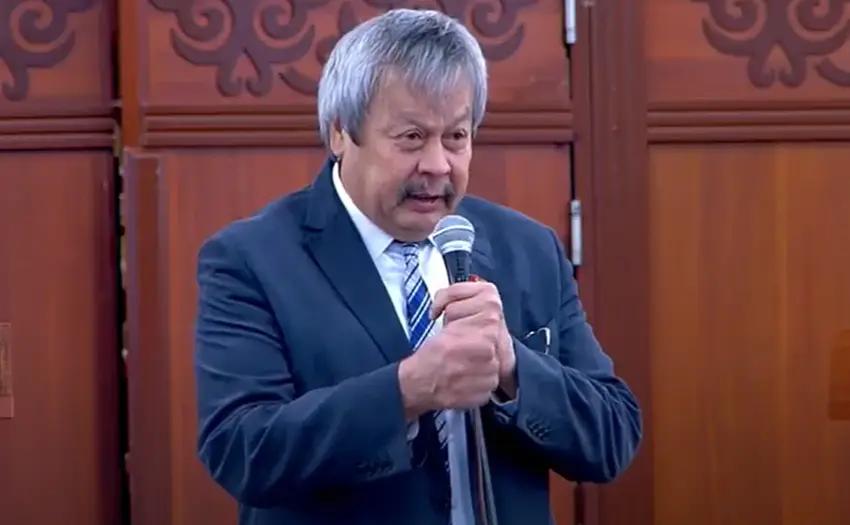 Из-за распределения доходов Кумтора депутат потребовал отставки кабмина