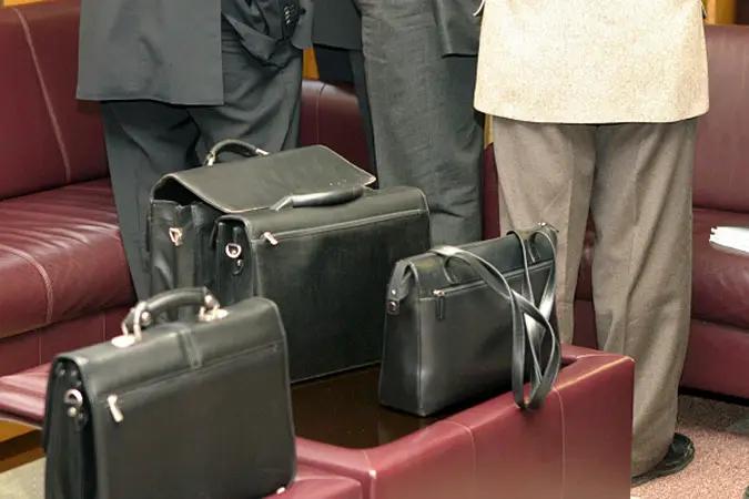 В марте министерства потратили на зарплаты 3.3 млрд сомов