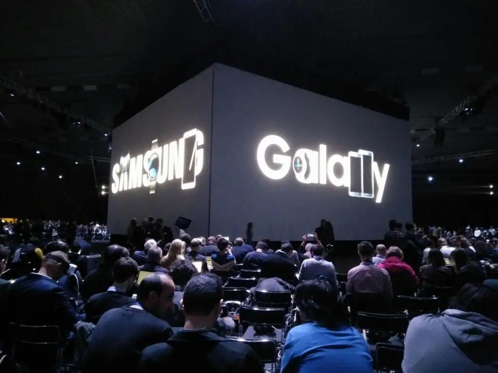 Смартфоны помогли получить Samsung самую высокую прибыль за 2 года