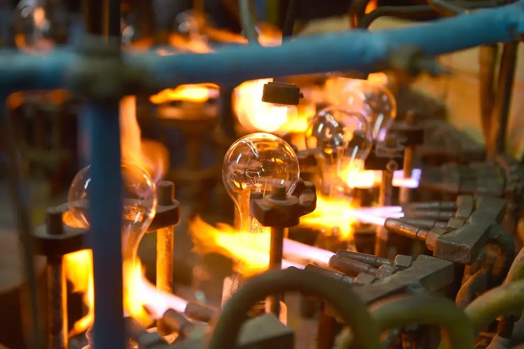 Правительство намерено спасти электроламповый завод от банкротства