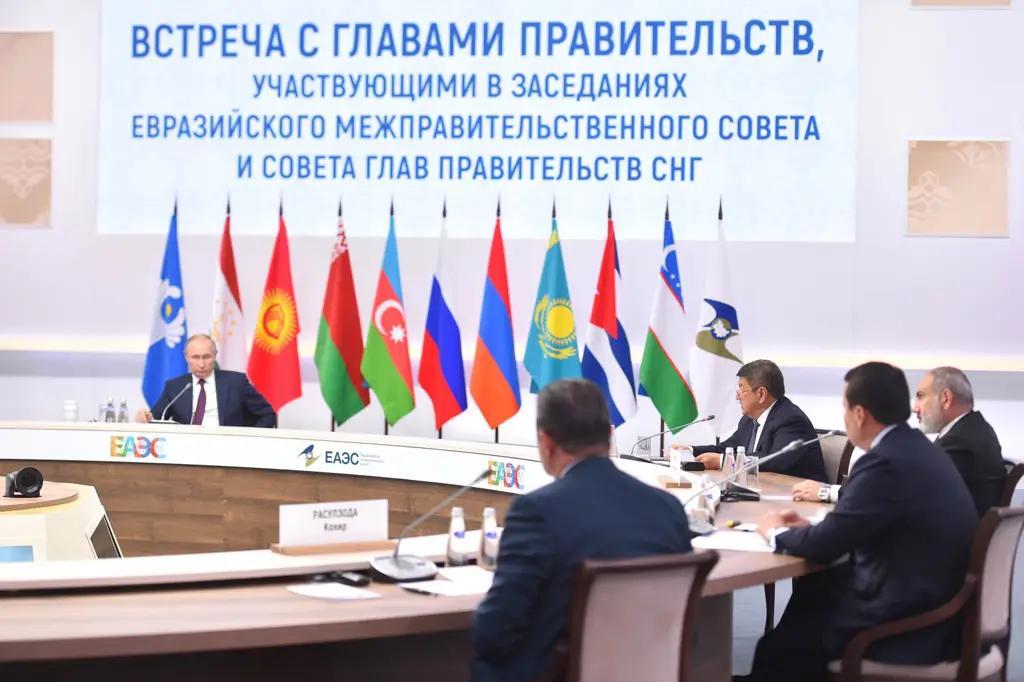 Акылбек Жапаров встретился с Владимиром Путиным