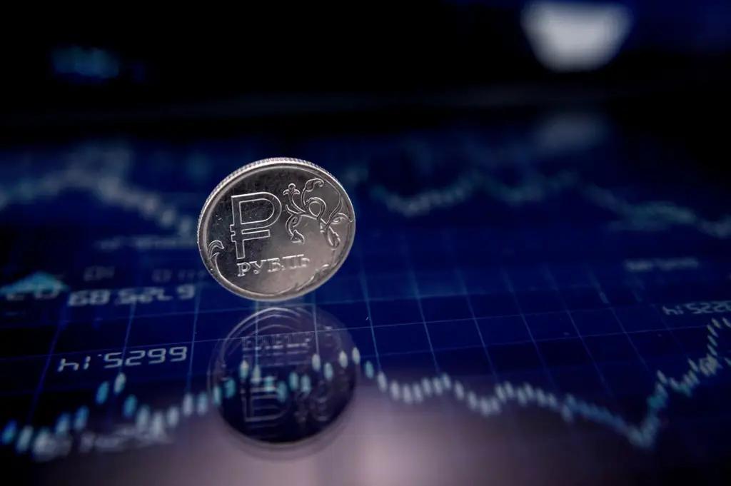 Рубль просел к сому сразу на 5.36%. Курс валют Нацбанка