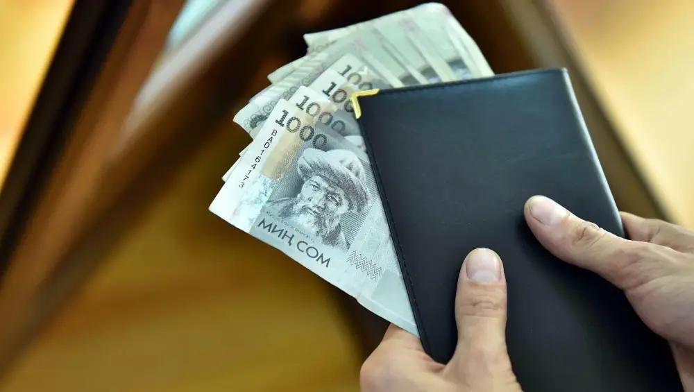 Зарплаты сотрудников коммунальных служб Бишкека повысили на 7 тысяч сомов