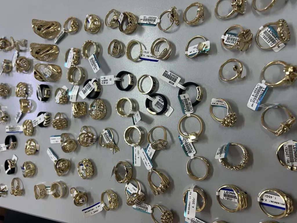 В аэропорту «Манас» выявили контрабанду ювелирных изделий на 4 млн сомов