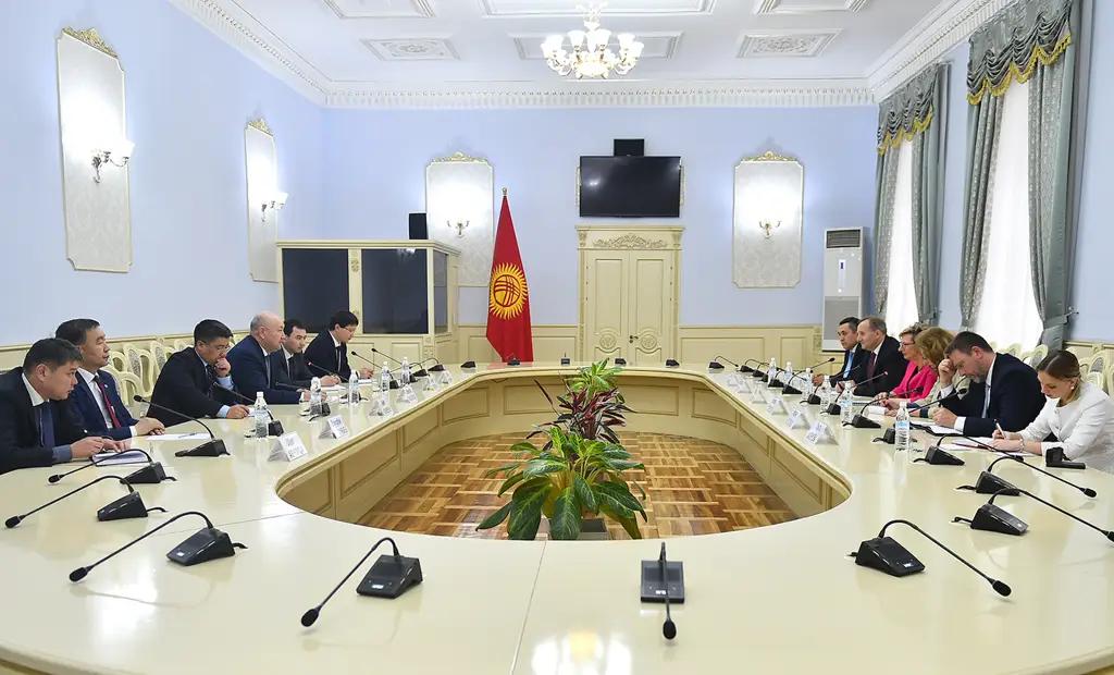 Жениш Разаков встретился с министром промышленности и торговли Чехии