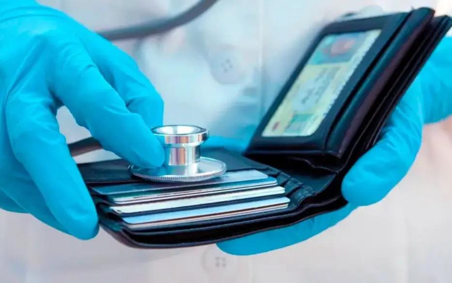 Врачам в КР повысили оклад в два раза