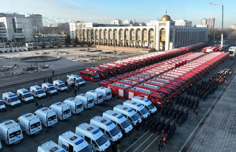 Кыргызстан получил более 100 единиц спецтехники