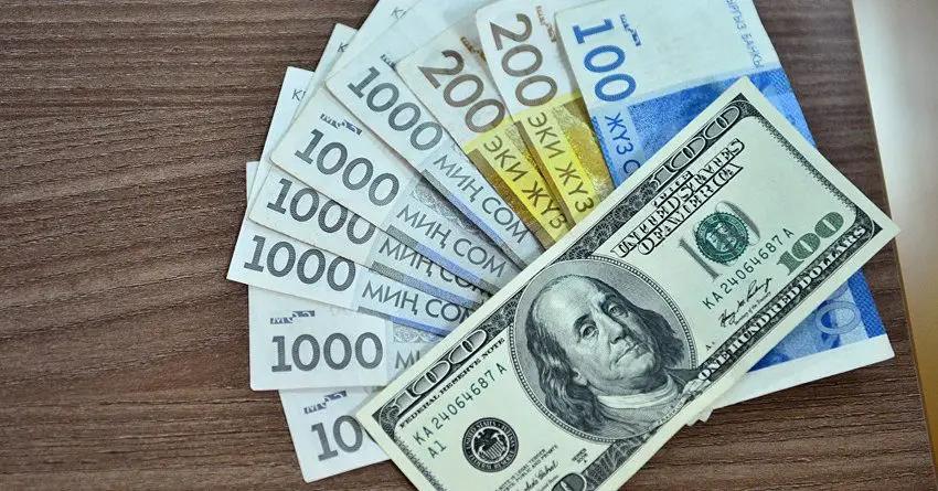 В КР долларизация по кредитам и депозитам продолжает снижаться