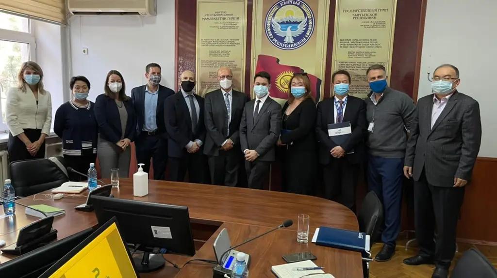 Минздрав КР получил от США новую систему эпиднадзора за болезнями