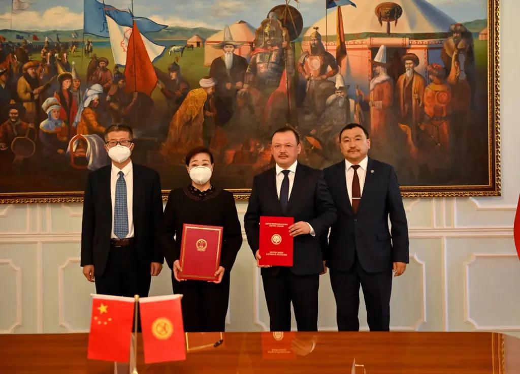 Китай оказал техническую помощь Жогорку Кенешу