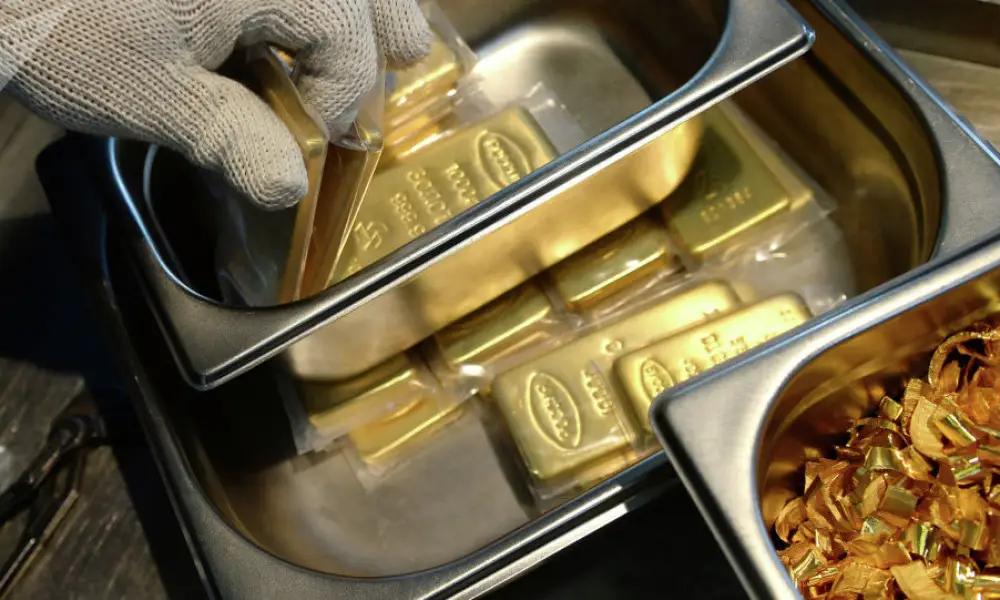 За неделю золотые мерные слитки Нацбанка КР подорожали на 0.8%