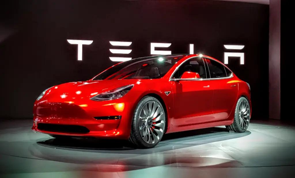 Убытки Tesla превысили $700 млн