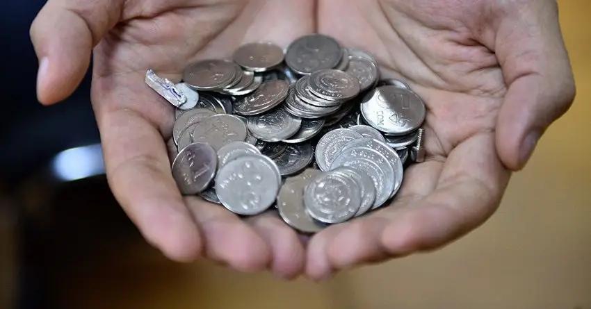 На 1 215 сомов выросла средняя зарплата кыргызстанцев в 2016 году