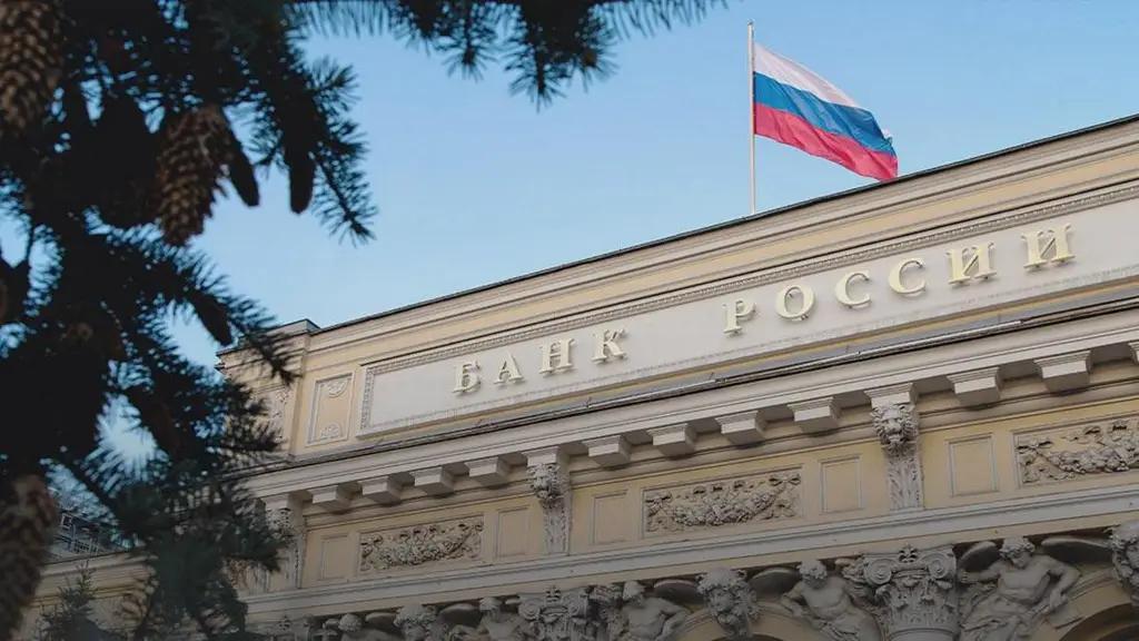 Рубль укрепился к доллару США и просел к евро — Банк России