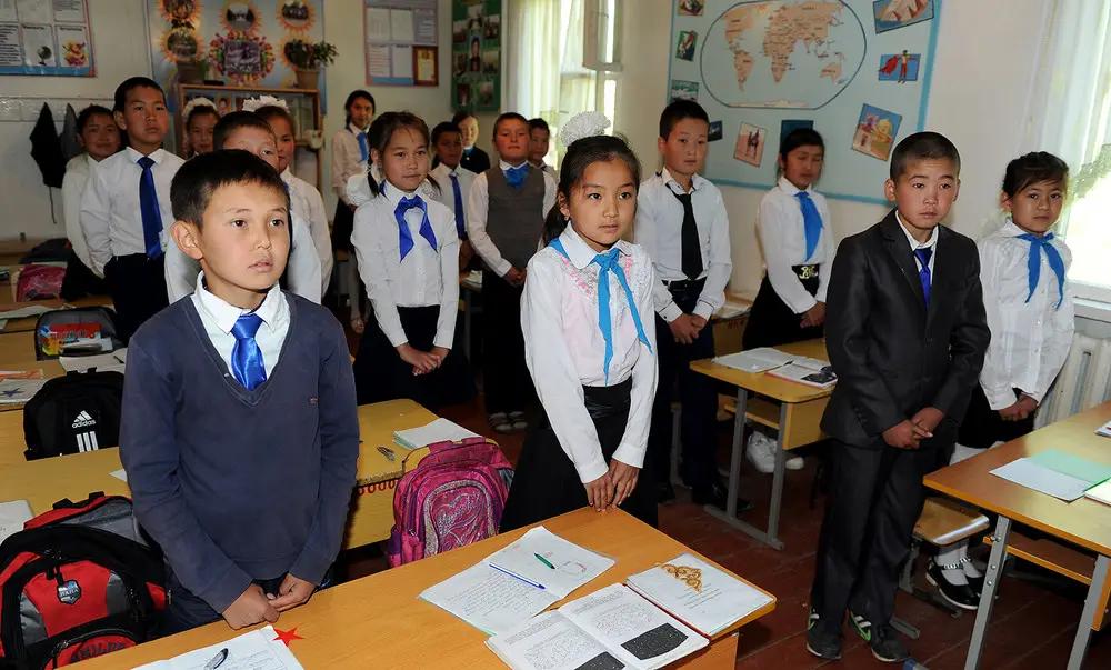 Школы в Бишкеке могут открыть с третьей четверти