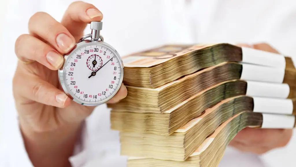 Сумма просроченных бизнесом кредитов в валюте за год выросла почти на 30%