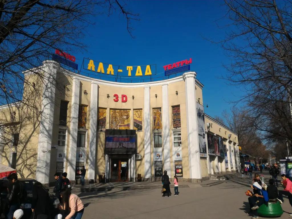 В КР временно закрыли ночные, компьютерные клубы и кинотеатры