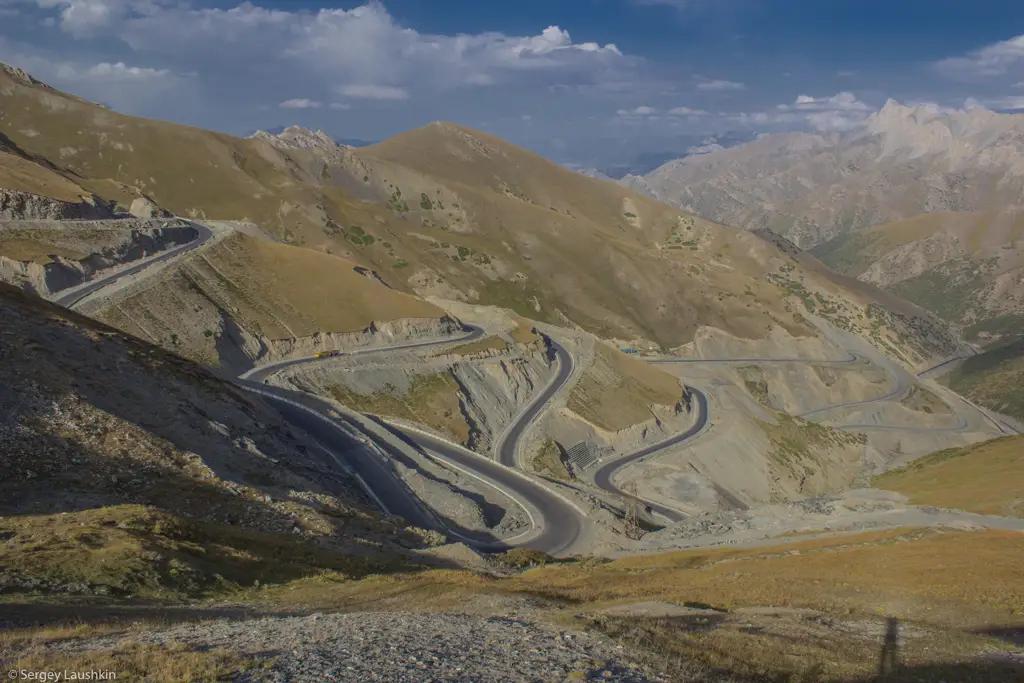 У Минтранса КР нет средств на ремонт дороги на перевале Талдык