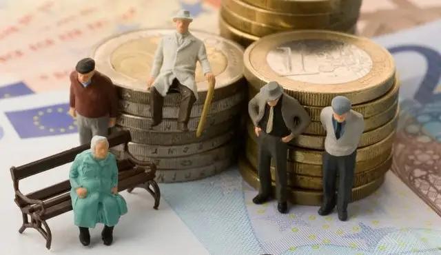 Кыргызстанцы смогут сами выбирать компанию по размещению пенсионных накоплений