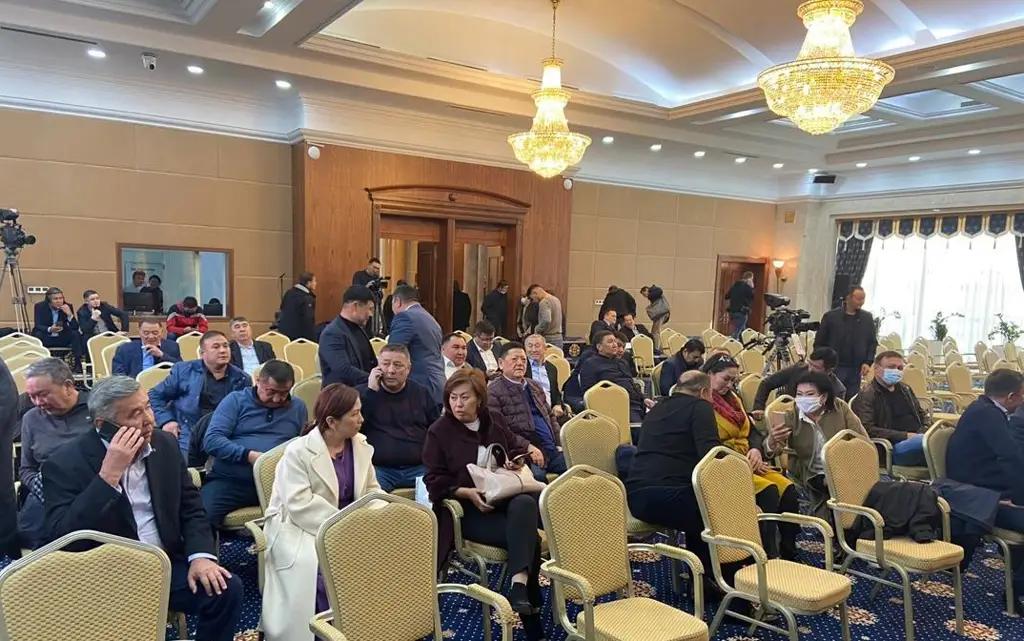 Депутаты Жогорку Кенеша собрались в госрезиденции