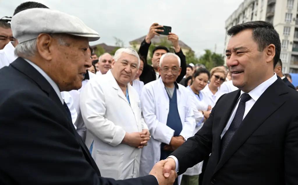 Президент заложил капсулу под строительство новой детской больницы