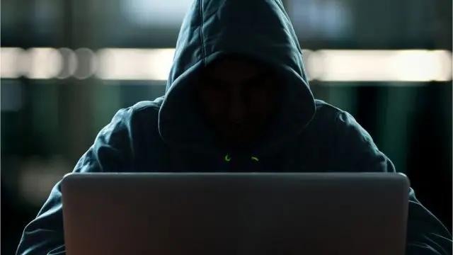 Взломан сайт оператора системы «Мир»: хакеры оставили «приветствие»