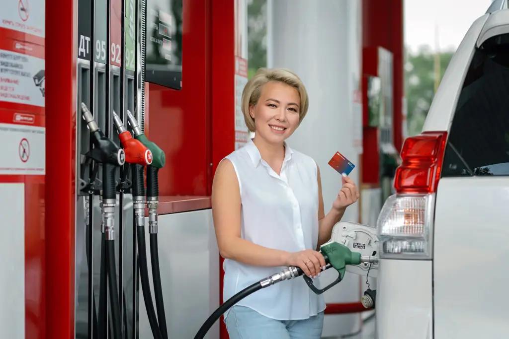 Банк «Бай-Тушум» и сеть АЗС Red Petroleum выпустили платежную карту для автолюбителей