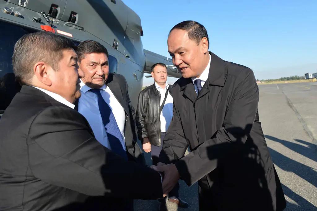 Глава кабмина Акылбек Жапаров с рабочим визитом прибыл в Казахстан