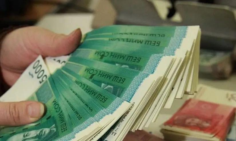 В Кыргызстане объем наличности в обращении за год вырос на 33.8%