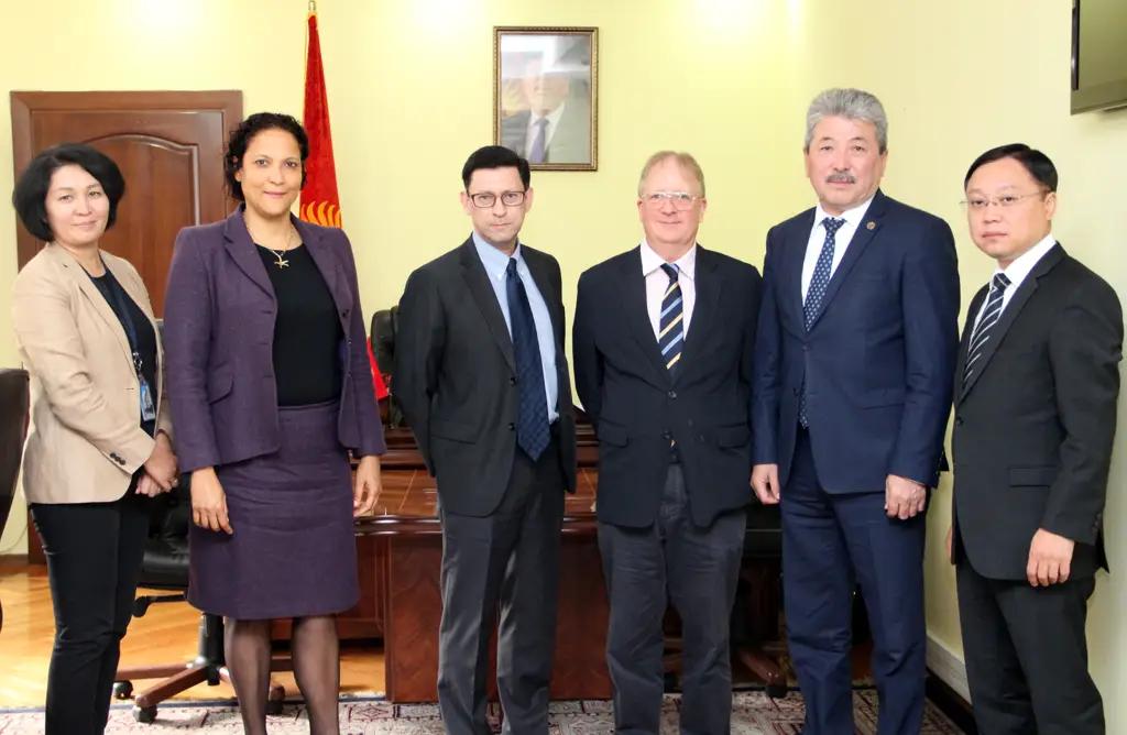 Министр финансов КР встретился с руководством Азиатского банка развития