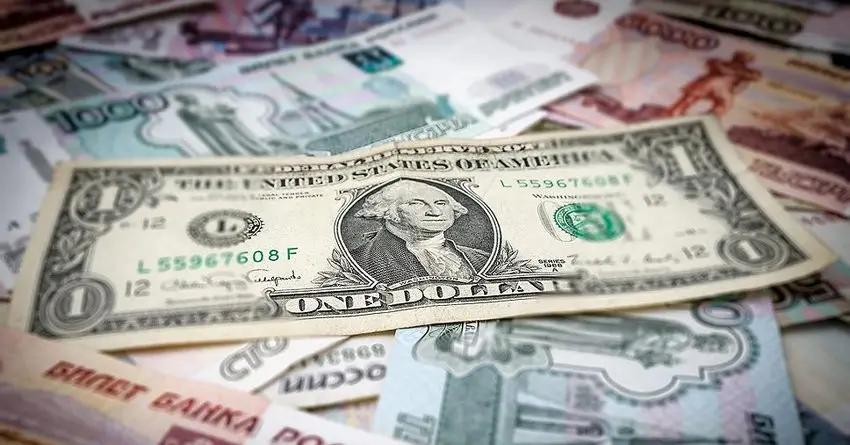 Курс доллара снизился еще на 28 копеек – до 65,83 рубля