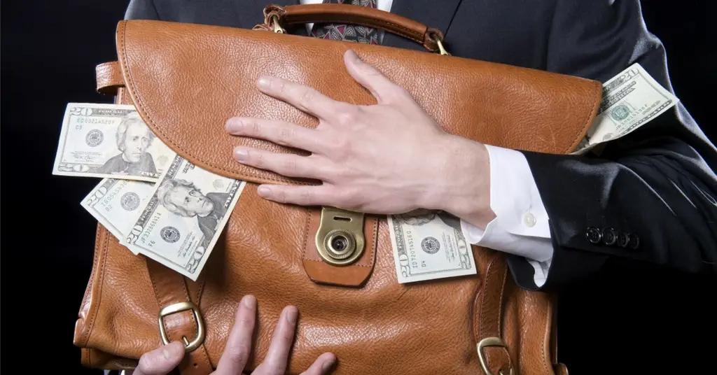 Минфин КР не устранил коррупционные риски в работе Департамента драгоценных металлов и Госфонда развития экономики