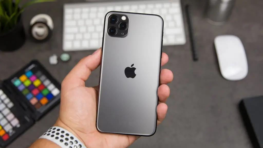 В России рекордно снизилась цена на последний IPhone