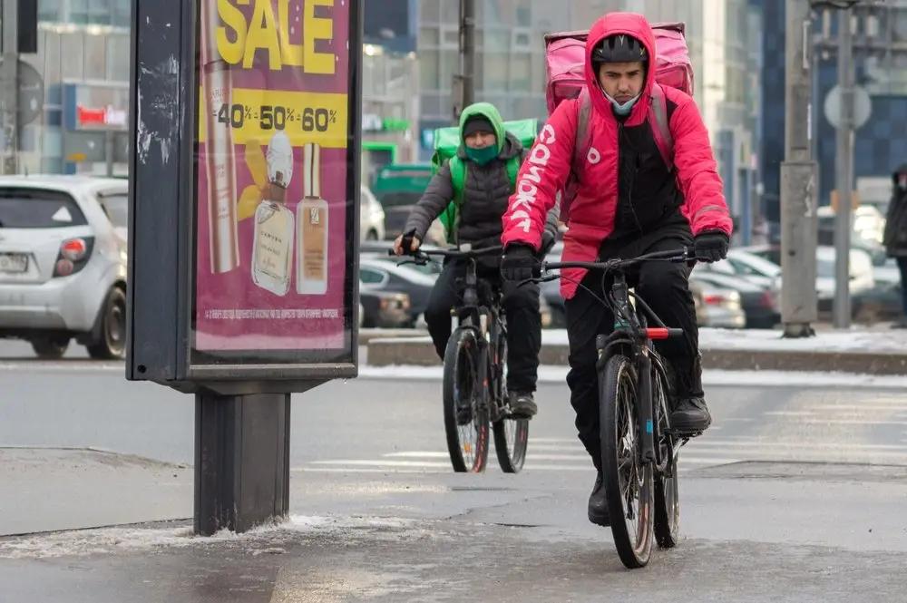 Быстрая доставка! Сколько зарабатывают курьеры в Кыргызстане?