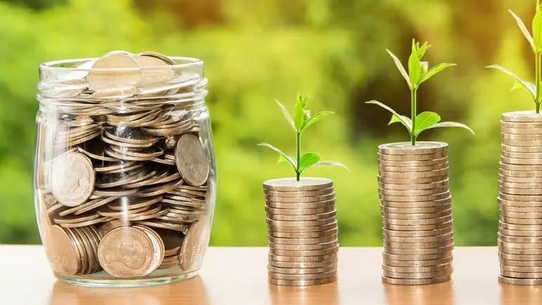 С начала года годовые ставки долгосрочных депозитов выросли на 2.4%