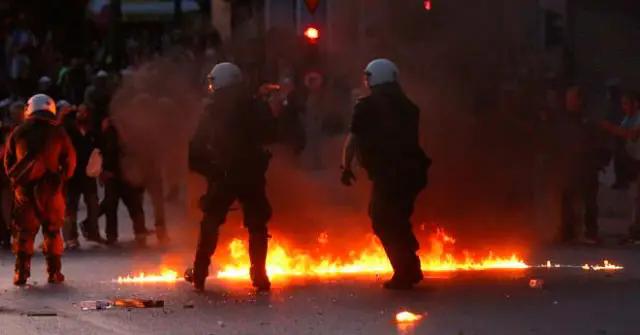 Греческие депутаты одобрили жесткую экономию бюджета несмотря на митинги