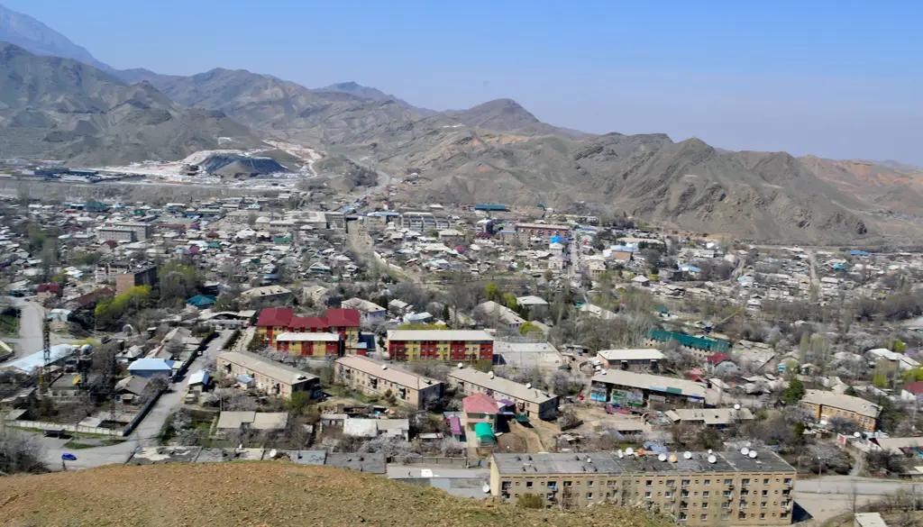 В Кадамджае сотрудники «Кадастра» незаконно выдали 30 квартир