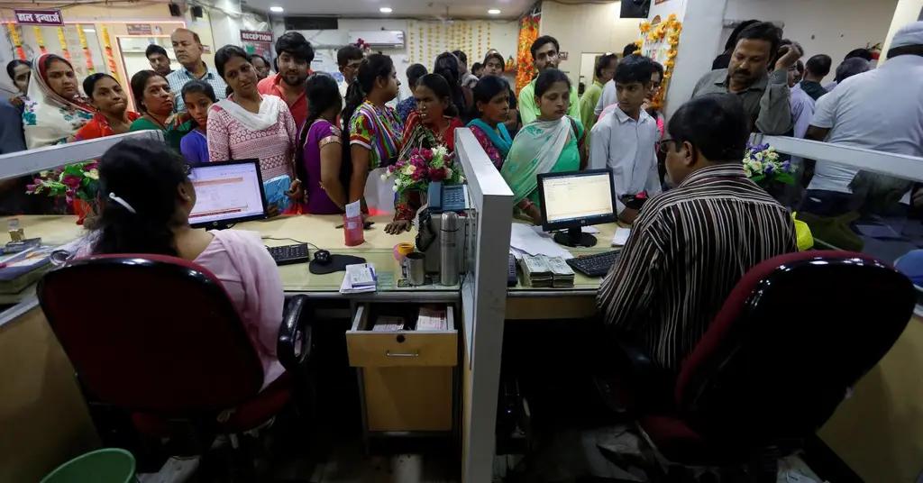 В Индии придумали стартап для «аренды» людей, чтобы не стоять в очереди в банк