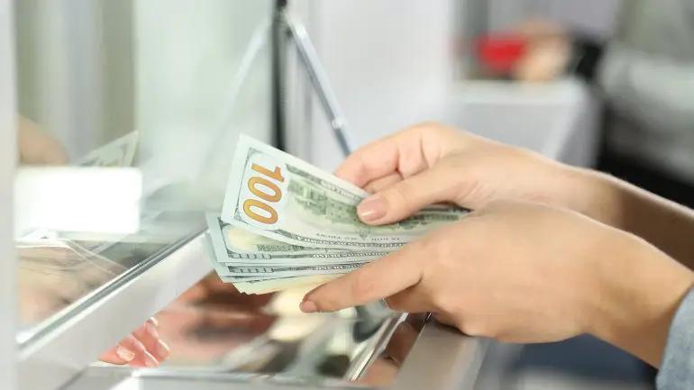 Кыргызстанцы в январе отправили в Казахстан $5.7 млн