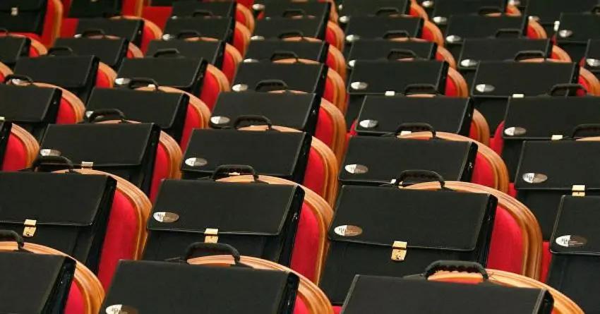 В 2017 году Минфин КР уволит 168 сотрудников