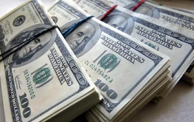 Россияне перевели за рубеж более $2.7 млрд