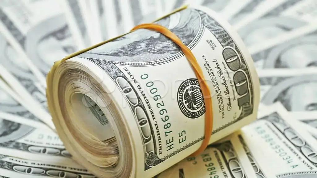 В России доллар рекордно упал