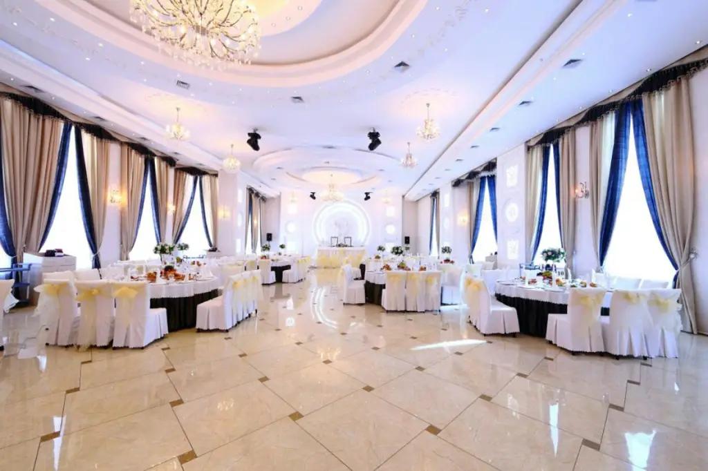 В КР закрывают все кафе, где более 50 посадочных мест