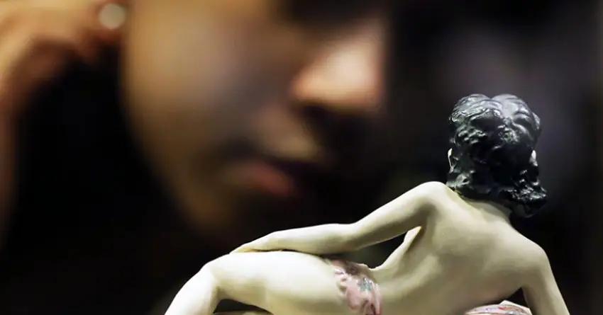 Китайские ростовщики требуют пикантные фотографии заемщиц в качестве залога