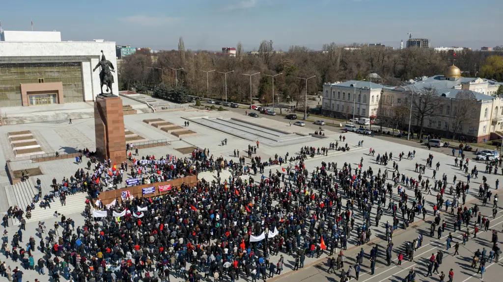 Правительство обратилось к гражданам КР с призывом соблюдать закон