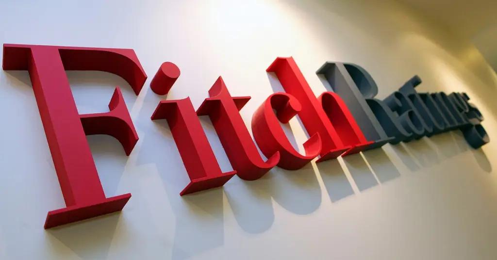 Fitch улучшило кредитный рейтинг России с «негативного» до «стабильного»
