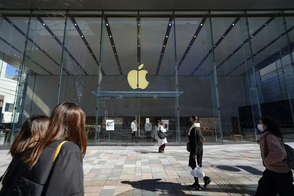 Apple повторно закроет свои магазины в США из-за коронавируса