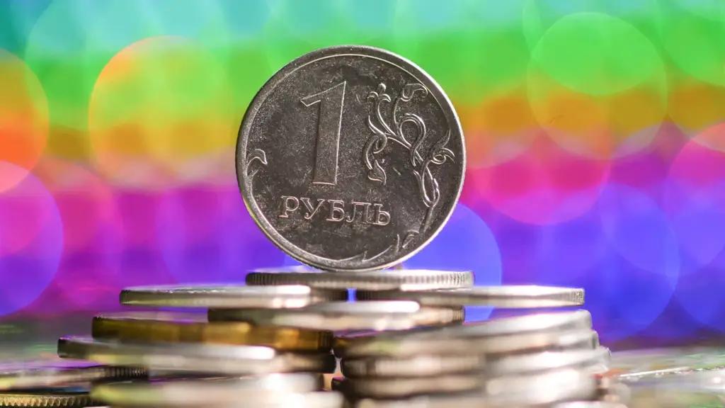 Сом просел к рублю еще на 1.07%. Курсы НБ КР