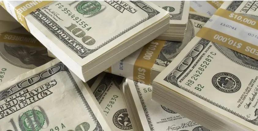 За неполный 2022 год физлица перевели из Кыргызстана за рубеж более $1 млрд