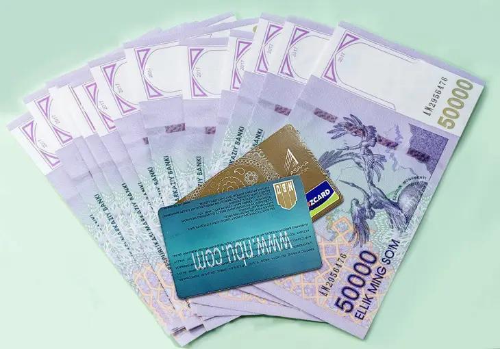 В 2019 году узбекистанцы обналичили с карт $3.8 млрд